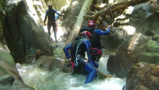 Entre los rápidos del río